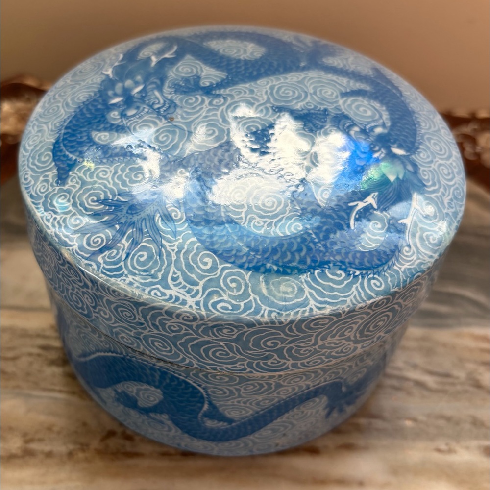 Vintage Chinese Seal Paste or Trinket Porcelain Decorative Box